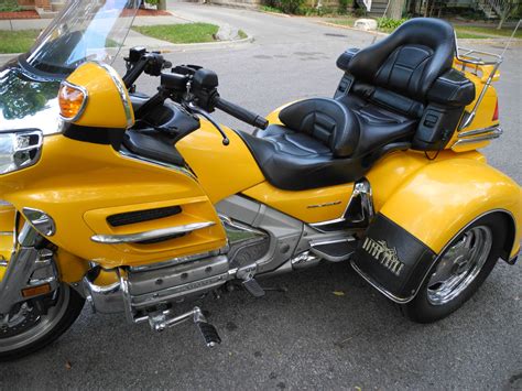 Honda gl1800 gold wing'de yuasa marka gyz20l model akü kullanılıyor. 2002 Honda Goldwing GL1800 One owner Motor Trike.