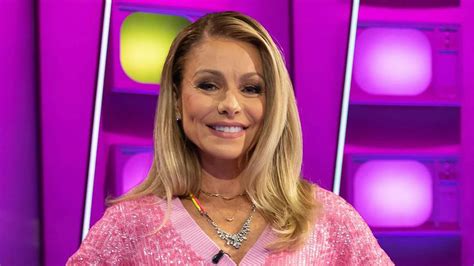 Kelly Ripa Abruptly Abandons Set And Approaches Audience Member As Live