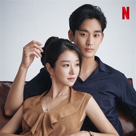 Close friends told dispatch, they often spend time alone and birthdays together. "It's Okay To Not Be Okay" Stars Kim Soo Hyun and Seo Ye ...