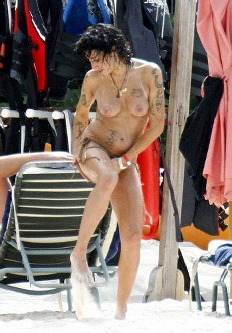 Naked Amy Winehouse Added By Bot