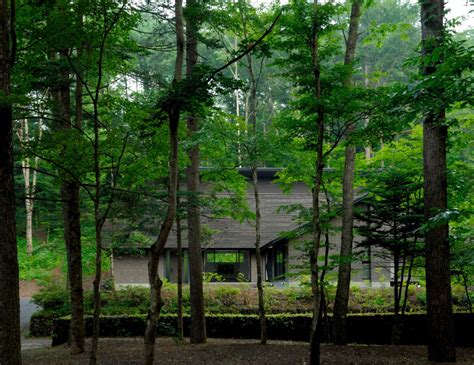 神奈川の建築家が手がけた自然と調和する森の別荘 homify