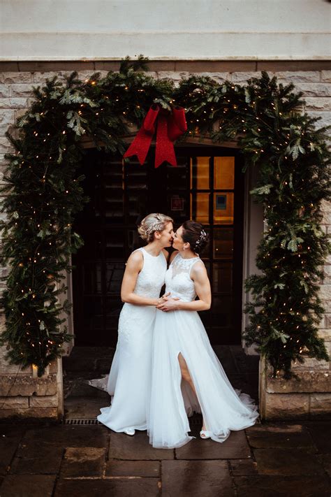 18 Christmas Wedding Ideas Thatll Put You In The Holiday Spirit