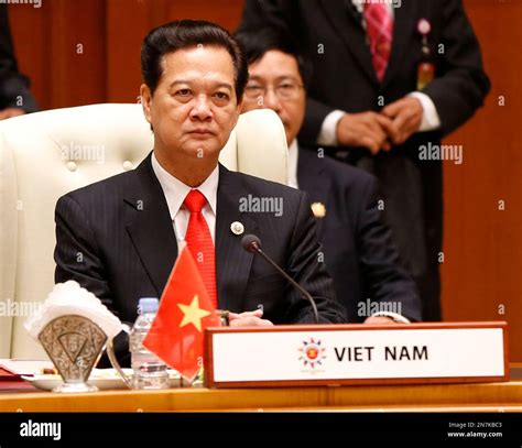 Vietnamese Prime Minister Nguyen Tan Dung Attends Retreat Meeting Of The 22nd Asean Summit In