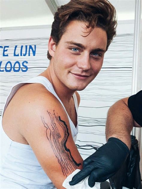 Douwe bob is perhaps best known for representing the netherlands in the eurovision song contest 2016, where he placed eleventh with the song slow down. Douwe Bob