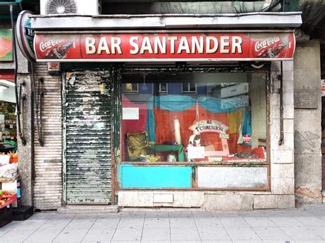 One Woman S Noble Mission To Document Madrid S No Frills Bars Man Bars Messy Nessy Chic Dive