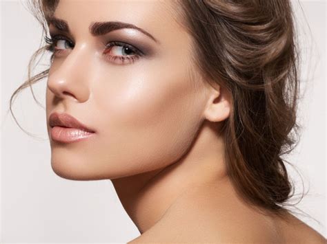 Jul 29, 2019 · 9 ways to get a sharp jawline without surgery smile: How To Get A Sharp Jawline And Cheekbones With These 12 ...