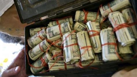 Finders Keepers People Who Have Found Stacks Of Cash Hidden In Their Homes