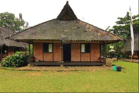 Provinsi yang terletak di barat pulau jawa ini memang memiliki banyak keanekaragaman budaya. 35 Rumah Adat Indonesia : Asal Daerah, Gambar, dan ...