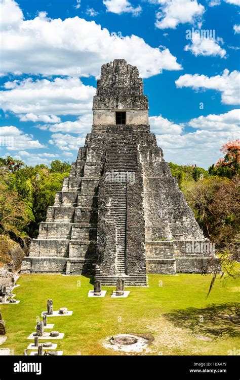 El Templo Del Gran Jaguar En Tikal En Guatemala Fotografía De Stock Alamy