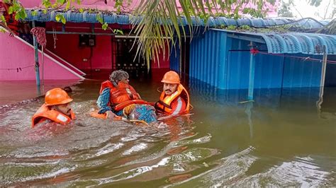 Power Cuts Floods Scramble For Essentials Chennai Grinds To A Halt