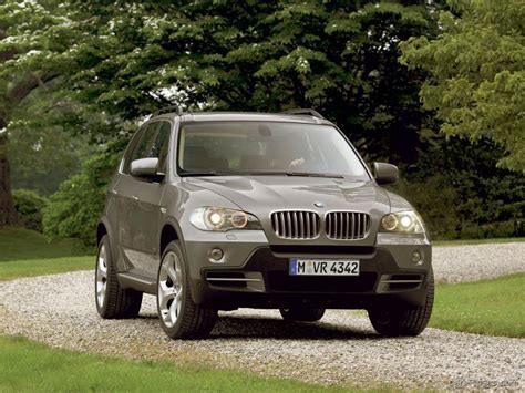 Huge boot with split tailgate. 2009 BMW X5 SUV Specifications, Pictures, Prices
