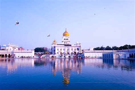 Download Delhi Gurudwara Holy Pond Wallpaper