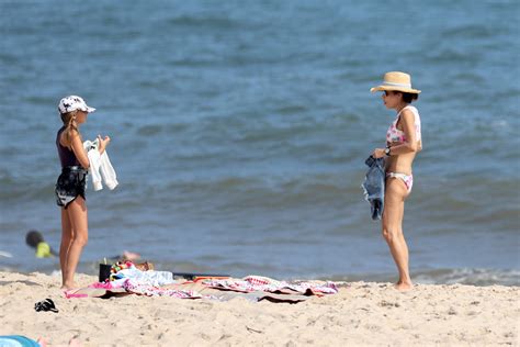 Rhony Alum Bethenny Frankel Stuns In Floral Bikini On Beach Trip With Daughter Bryn In The