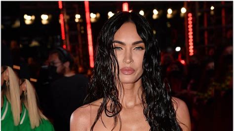 Mtv Video Music Awards Megan Fox Dares To Flaunt Her Curves In