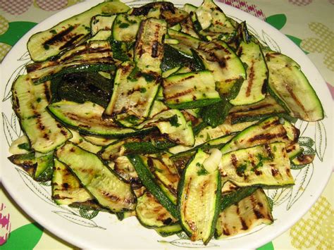 Ricetta adatta a vegetariani e vegani. Contorni: Zucchine grigliate