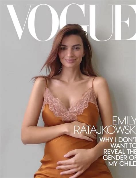 Emily Ratajkowski Shares Nude Photo To Mark 20 Week Pregnancy Photos