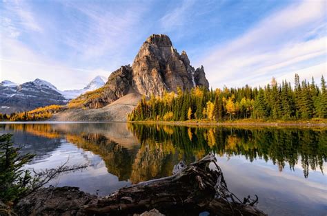 Premium Photo Sunrise On Sunburst Lake With Mount Assiniboine In