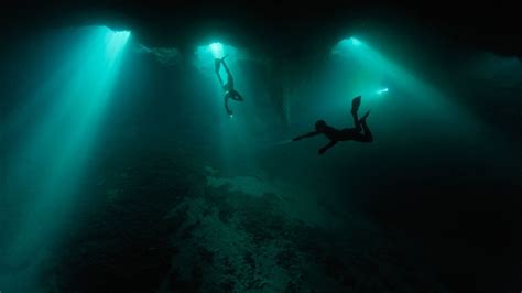 Blue Caves Of The Bahamas Blue Hole Diving Cave Diving