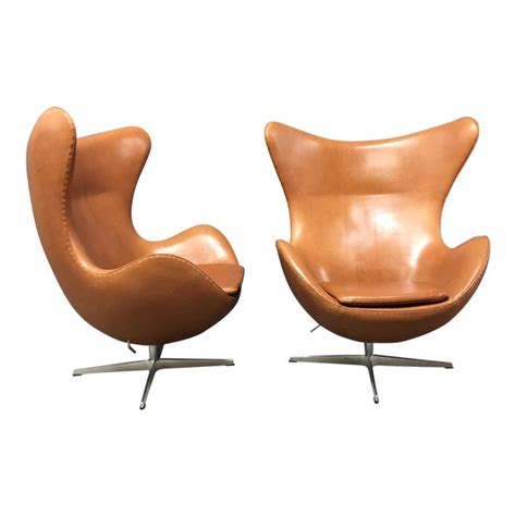 Like a sculptor, jacobsen strived to shape the shell's perfect form by experimenting with wire and plaster in his garage. Arne Jacobsen for Fritz Hansen Egg Chairs - A Pair | Chairish