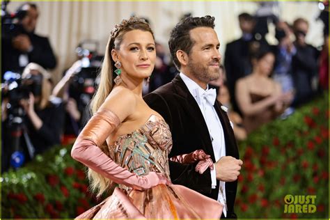 Ryan Reynolds Had The Best Reaction To Blake Livelys Dress Transformation At Met Gala 2022