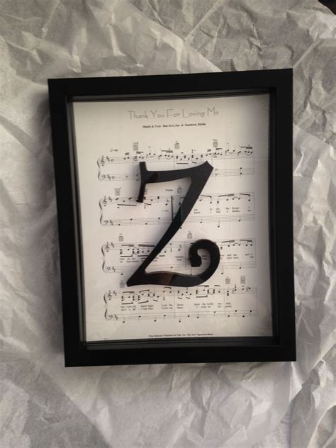 For family or someone close to you, $75 to $100 and even as high as $150 is perfect. Wedding gift with their song | Wedding gifts