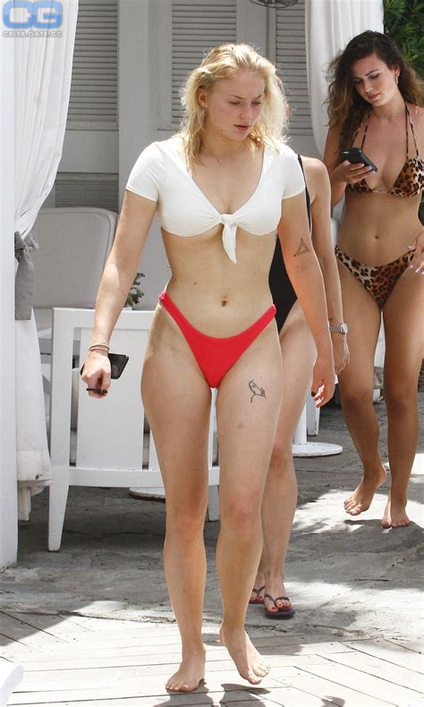 Sophie Turner Miami Pool