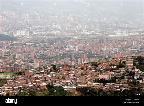 Vista Aérea De Medellín Barrios Desde El Teleférico Medellín Colombia