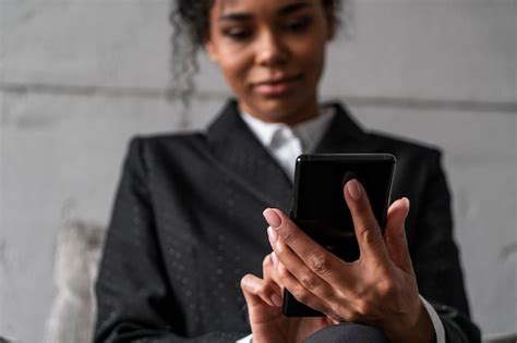 Premium Photo African Businesswoman Using Smartphone In Armchair