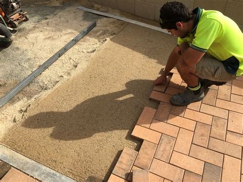 Video Diy Tip How To Lay Brick Paved Driveways Progetti Progetti Da