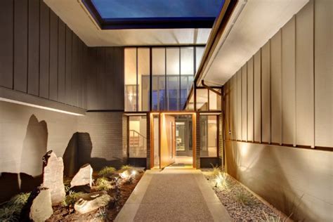 17 Welcoming Mid Century Modern Entrance Designs That Will
