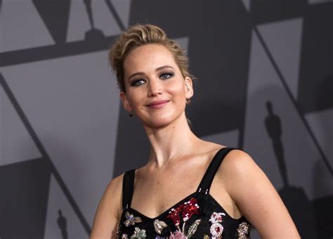 Jennifer Lawrence Is An Asshole To Her Fans According To Jennifer Lawrence