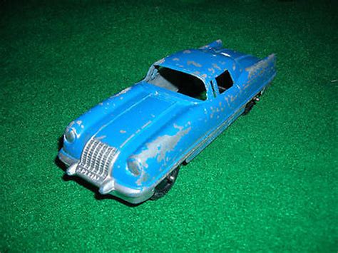 Tootsietoy is a manufacturer of die cast toy cars and other toy vehicles which was originally based in chicago, illinois. OLD VINTAGE TOOTSIE TOY DIECAST CAR. 6" CHICAGO 24. -- Antique Price Guide Details Page