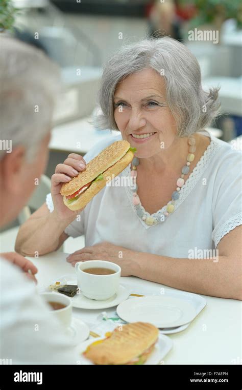 Couple Eating Fast Food Stock Photo Alamy