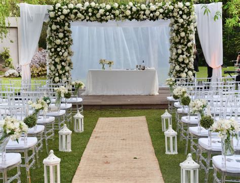 Jun 08, 2021 · si la boda es fuera del registro civil. Arco de mil flores blancas y sillas tiffany de acrílico ...