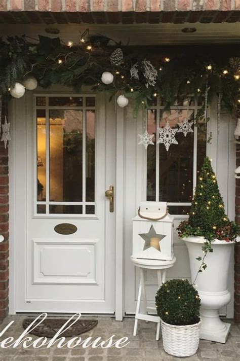 35 Christmas Door Decoration To Make Your Home The Jolliest On The