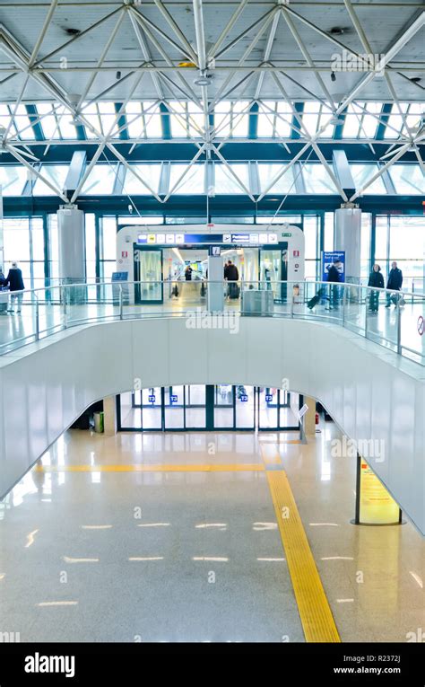Fco Rome Fiumicino Leonardo Da Vinci Airport Terminal Interiors Stock