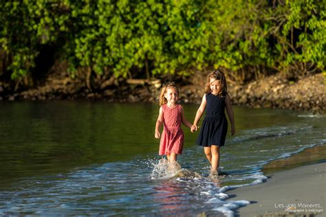 Shooting deux petites soeurs à la plage Photographe Martinique