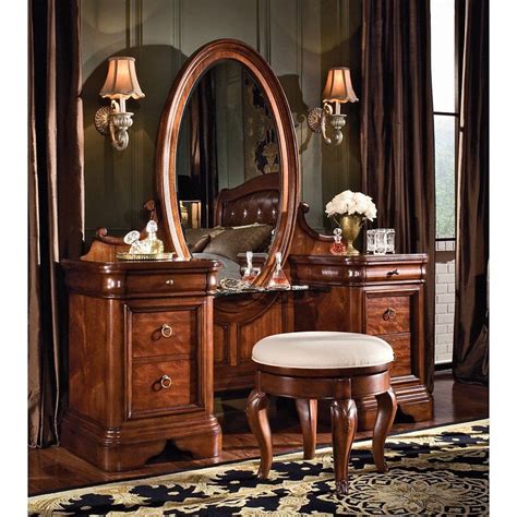 Wide seating bench with refreshed bedroom vanity in antique white. Antique Bedroom Makeup Vanity | online information