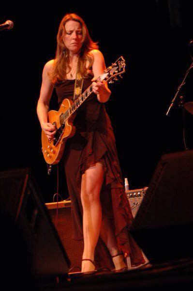 Susan Tedeschi Bad Ass Guitarist And Vocalist Female Guitarist Female Singers Vocalist Blues