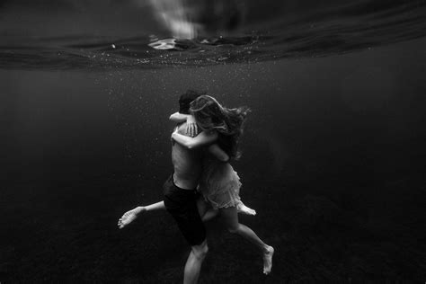 Underwater Couple Hugging Underwater Photoshoot Underwater