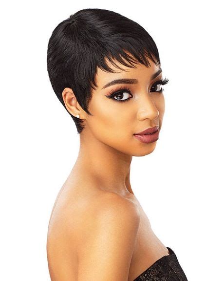 Many women with round face shapes tend to stay away from short haircuts. Weavon styles
