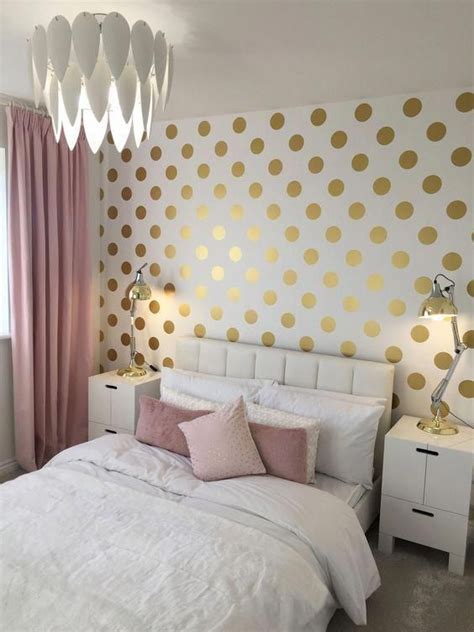 Easy to apply, this high quality wallpaper would look great when used to create a feature wall or to decorate an entire room a stylish marble effect wallpaper features… Gold Bedroom Ideas: 25+ Glamorous Ideas You'll Adore ...