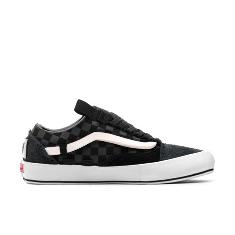 Carry your essentials in a backpack built to last. Vans Old Skool CAP LX Cut and Paste