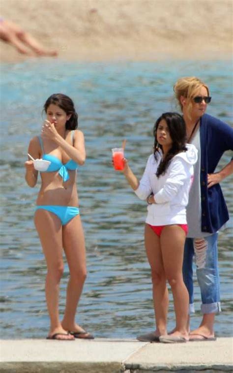 Retro Bikini Selena Gomez And Leighton Meester Showed Off Their “bikini” Body At France
