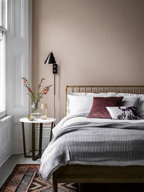 18 Simple Ways To Transform Your Bedroom With Paint Small Bedroom