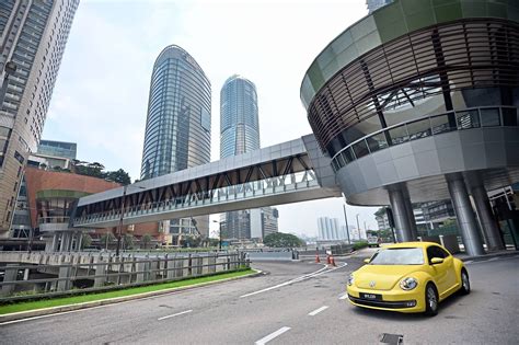 The trains are not punctual, people. crowded, popular & congested train station, short walking distance to mid valley megamall in klang valley. Abdullah Hukum LRT / KTM Station - klia2.info