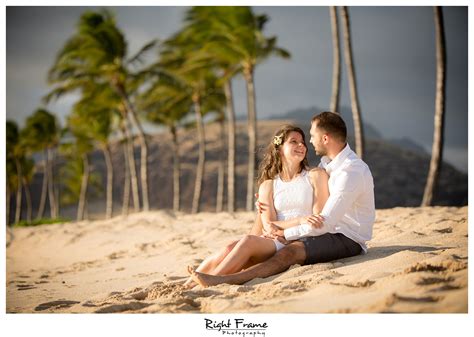 Sunset Beach Engagement Photography Oahu Hi By Right Frame Photography