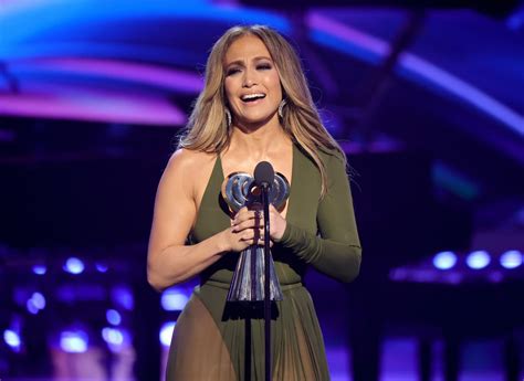 Jennifer Lopez Dedicates Her Icon Award To Her Fans At 2022 Iheartradio