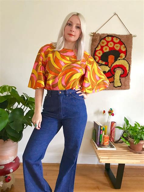 vintage 1960s psychedelic swirl angel sleeve top large mod 60s flutter sleeve tunic blouse sunny