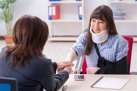 Who Are Personal Injury Lawyers And How Do They Help You In Your Case